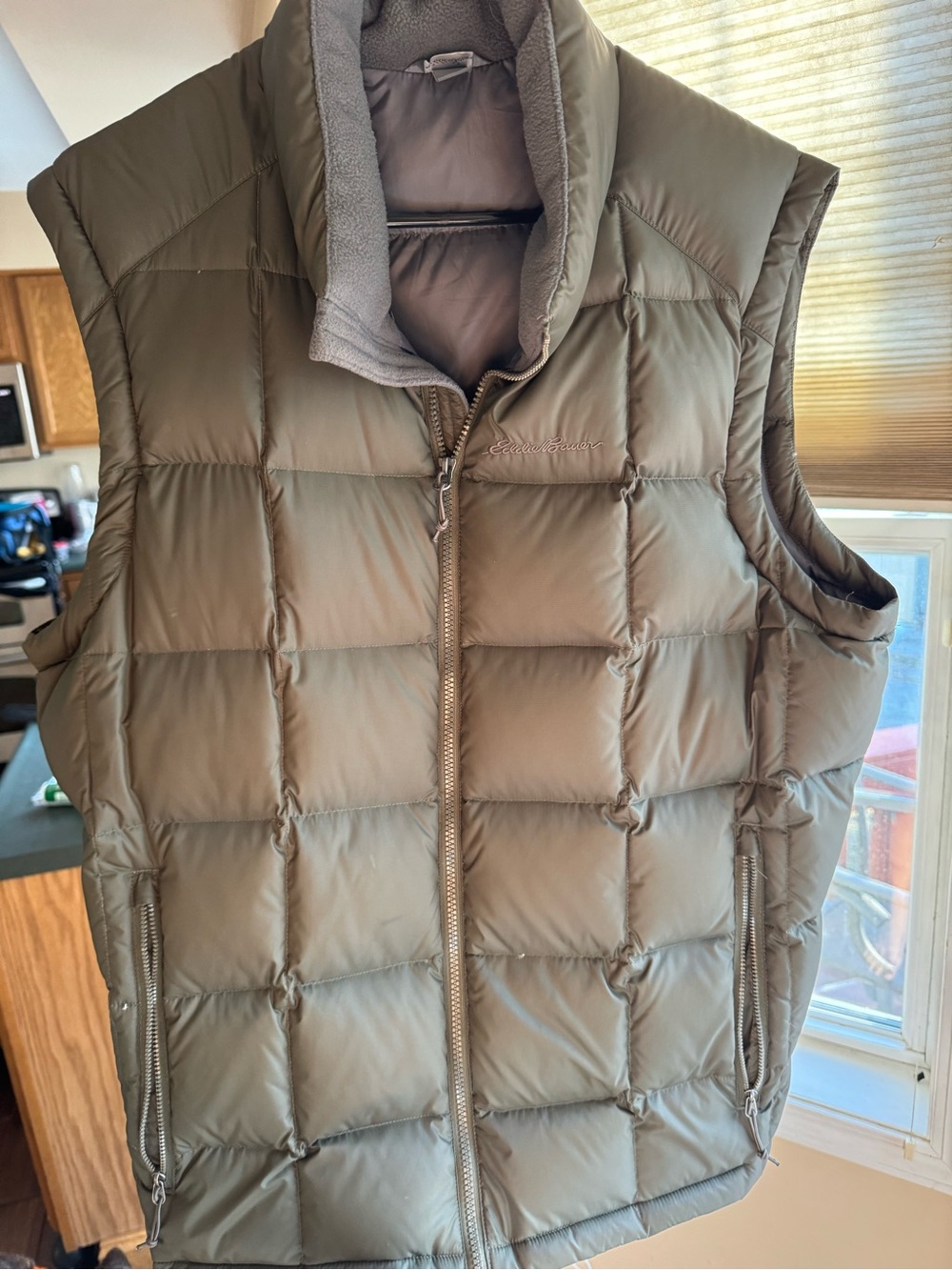Eddie Bauer Men's Dark Gray Quilted Vest with Fleece Collar